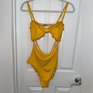 Cup‎ She NWT Yellow Two Piece Attached Bathing Suit size Large